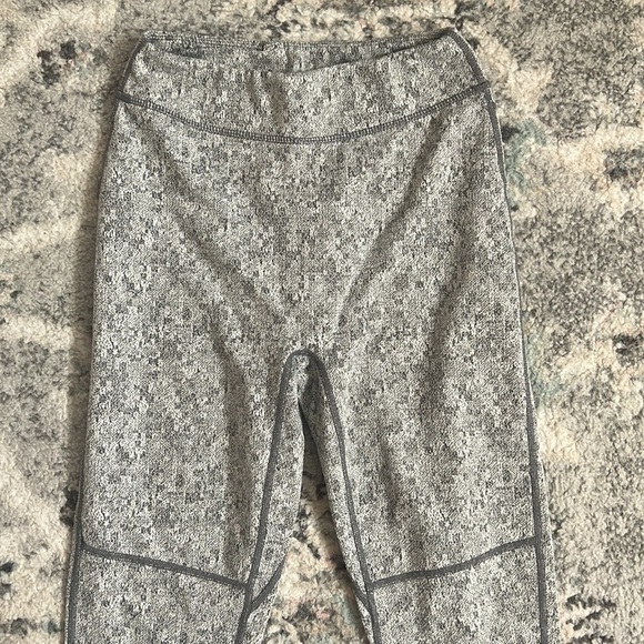 Gymshark Fleur Texture Leggings in Charcoal Marl - Picture 2 of 9